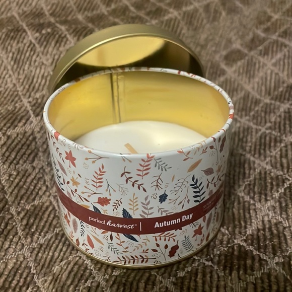Perfect Harvest Autumn Day Scented Candle - Picture 1 of 4